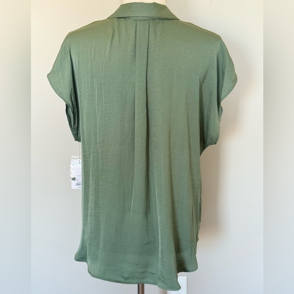NWT| Nine West | Short Sleeve V-Neck Chiffon Button Down | Sage Green | Large - Picture 3 of 5